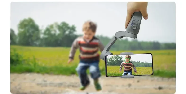 stabilisateur Gimbal L7B Pro pour smartphone prise de vue enfant qui marche